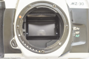 Pentax MZ-30 35mm Autofocus slr showing 'crippled' plastic lens mount