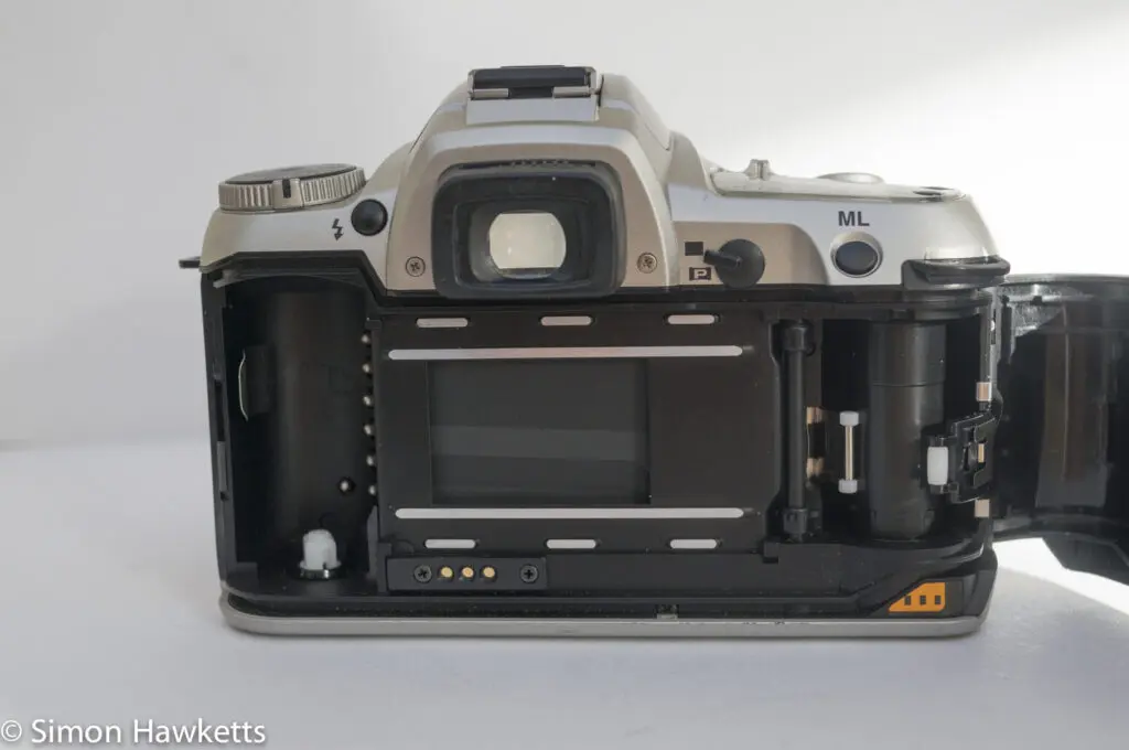 Pentax MZ-7 35mm autofocus slr film chamber