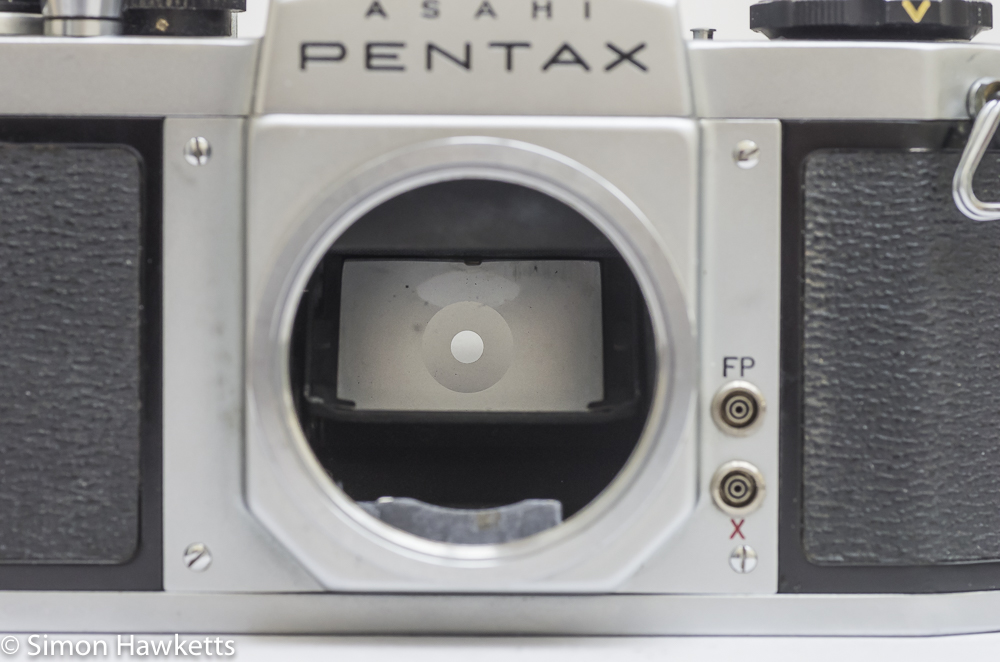 pentax sv 35mm camera showing mirror