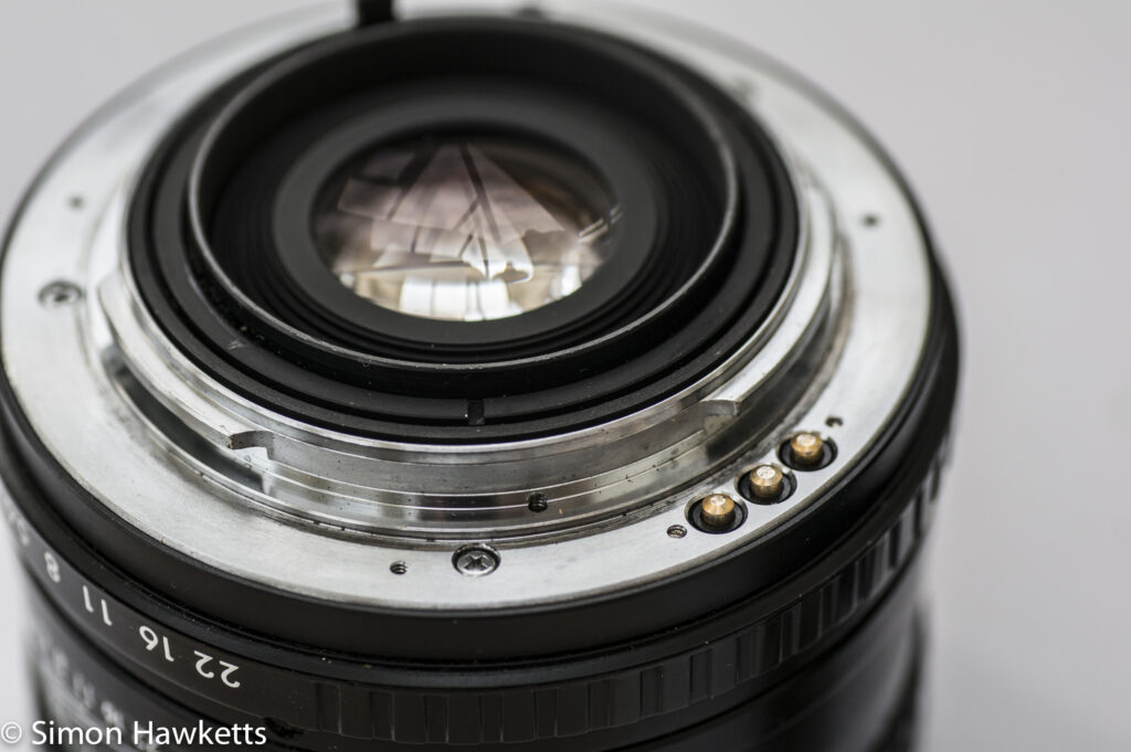 Praktica B100 - Aperture pins on lens