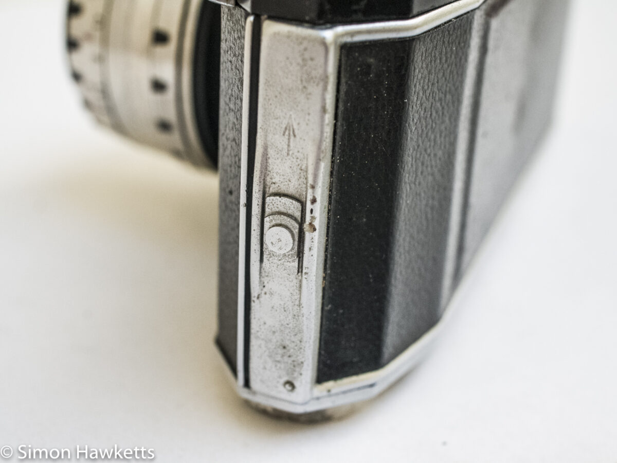 Praktica IV 35mm slr showing film chamber latch