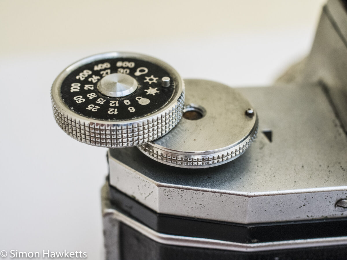 Praktica IV 35mm slr showing how the rewind knob splits