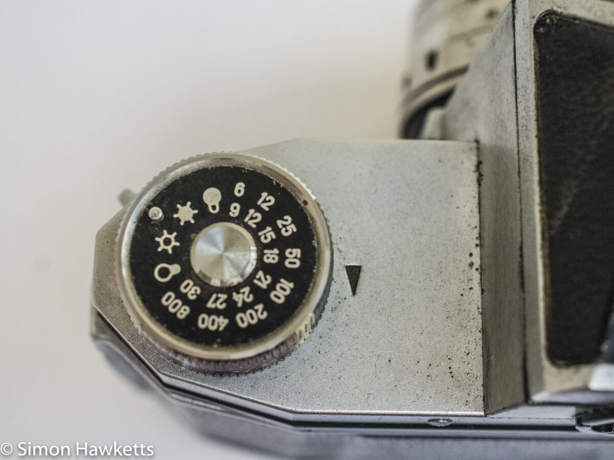 Praktica IV 35mm slr showing rewind knob