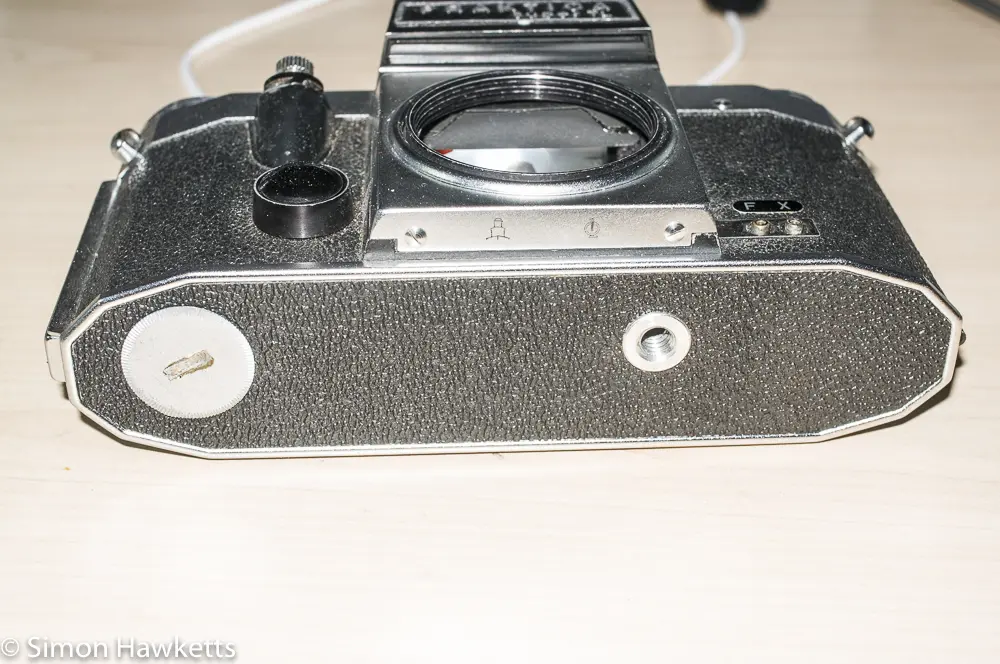 Praktica Super TL slow speed clean and lubricate - Bottom of camera