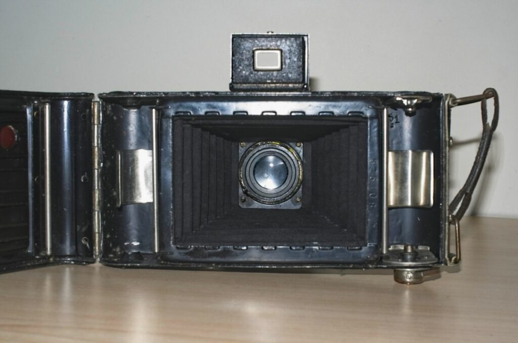 Folding Camera : Rear view with film chamber open