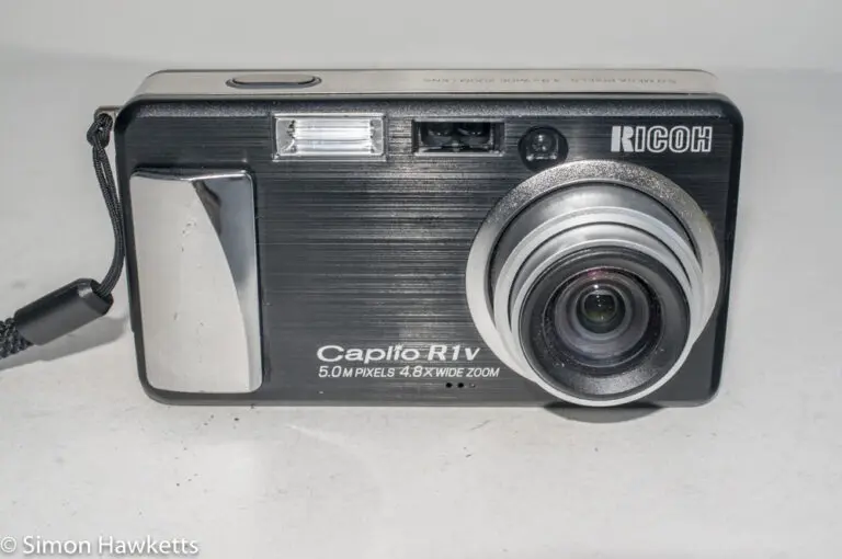 Ricoh Caplio R1v - lens extended