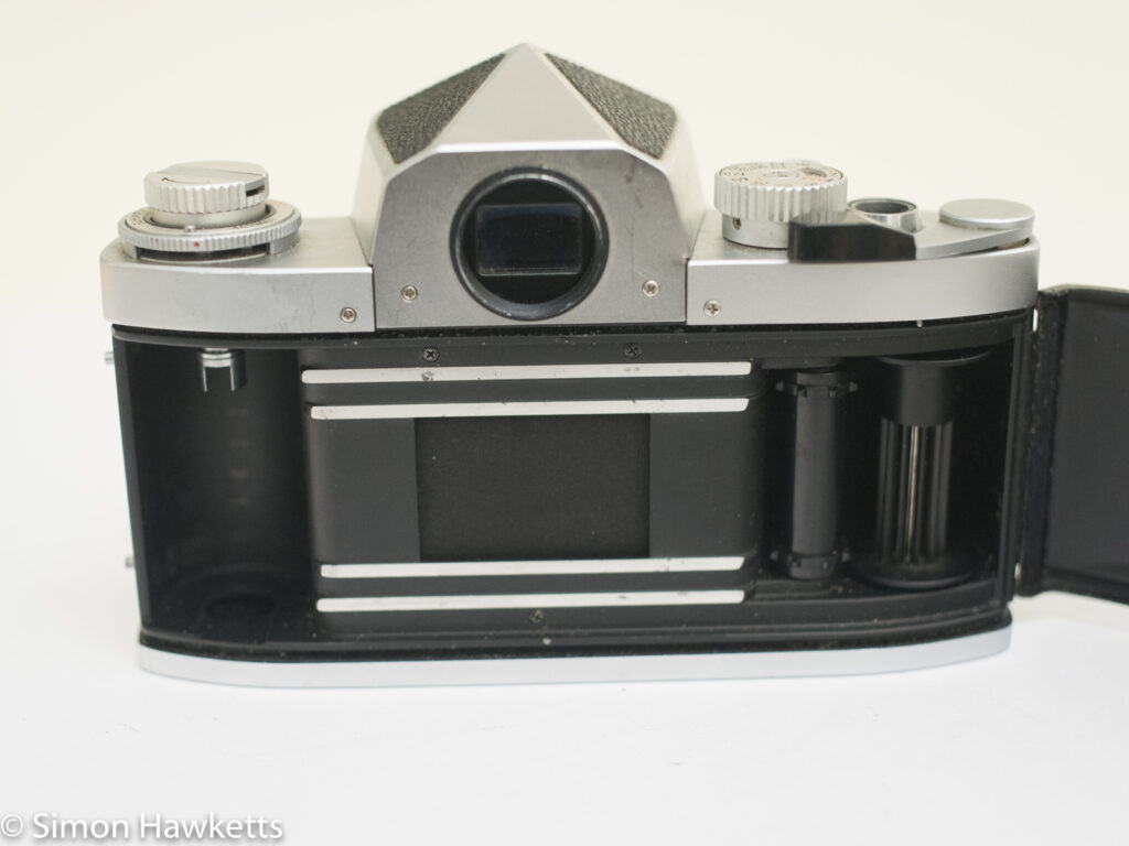 soligor tm 35mm slr camera showing film chamber
