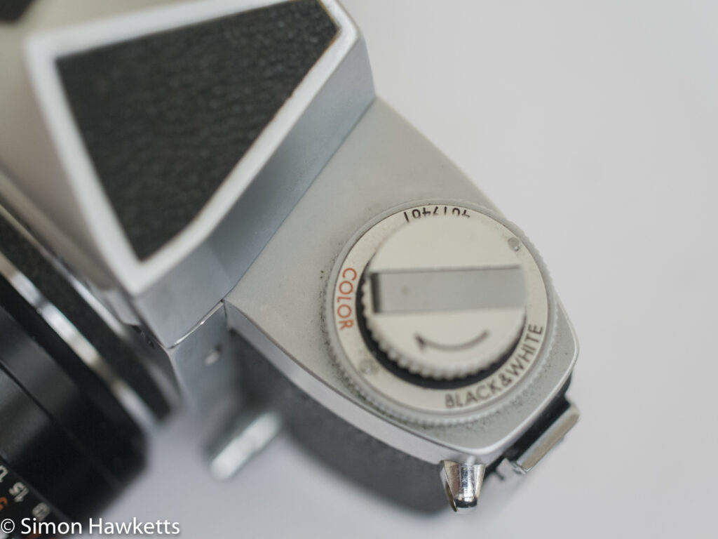 soligor tm 35mm slr camera showing rewind and viewfinder lock