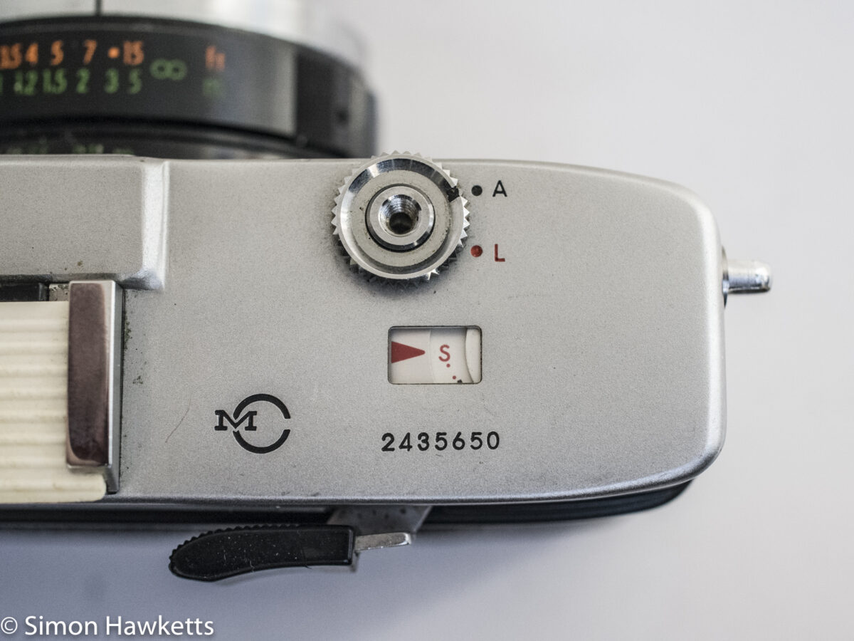 The shutter release, frame counter and shutter lock on the Miranda Sensoret