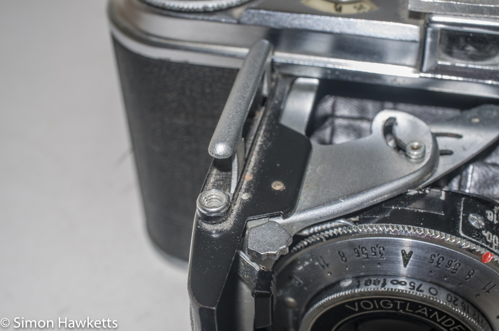 voigtlander vito 35mm folding camera shutter release built into lens cover