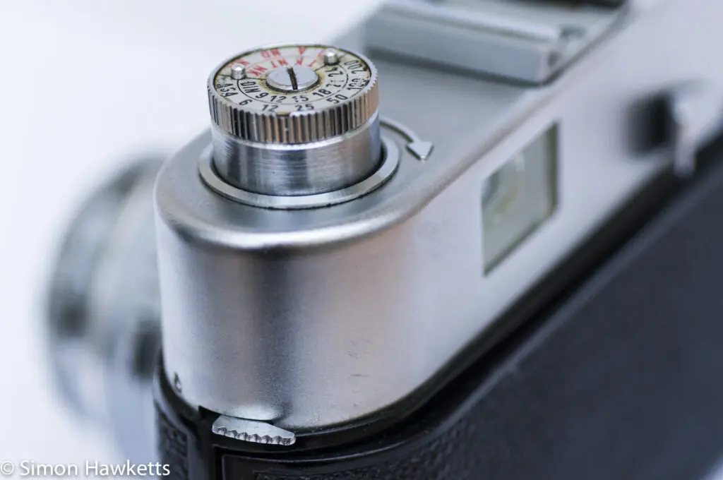 Voigtlander Vito B viewfinder camera showing film rewind popped up