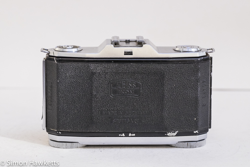 Zeiss Ikon Contina I 35mm viewfinder folding camera - back of camera