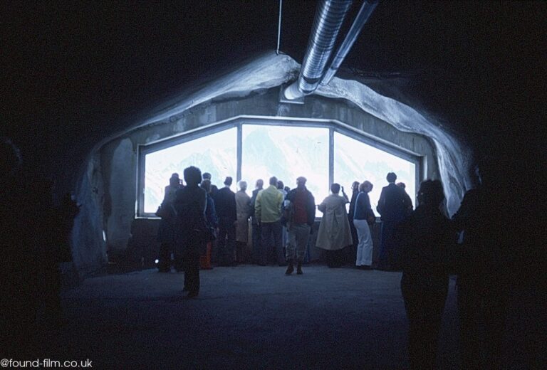 A mountain viewing room – Oct 1978