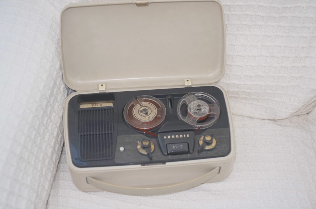 An image of the Grundig TK1 tape recorder