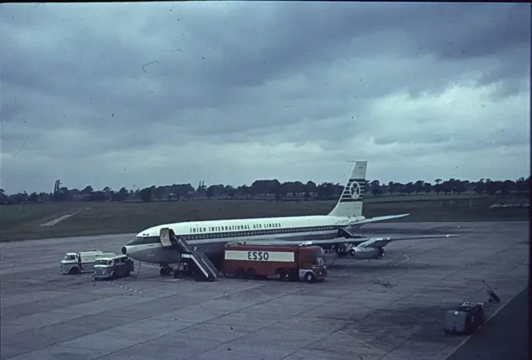 A photo of a Boeing 707 jet with the Aer Lingus chamrock on the tail