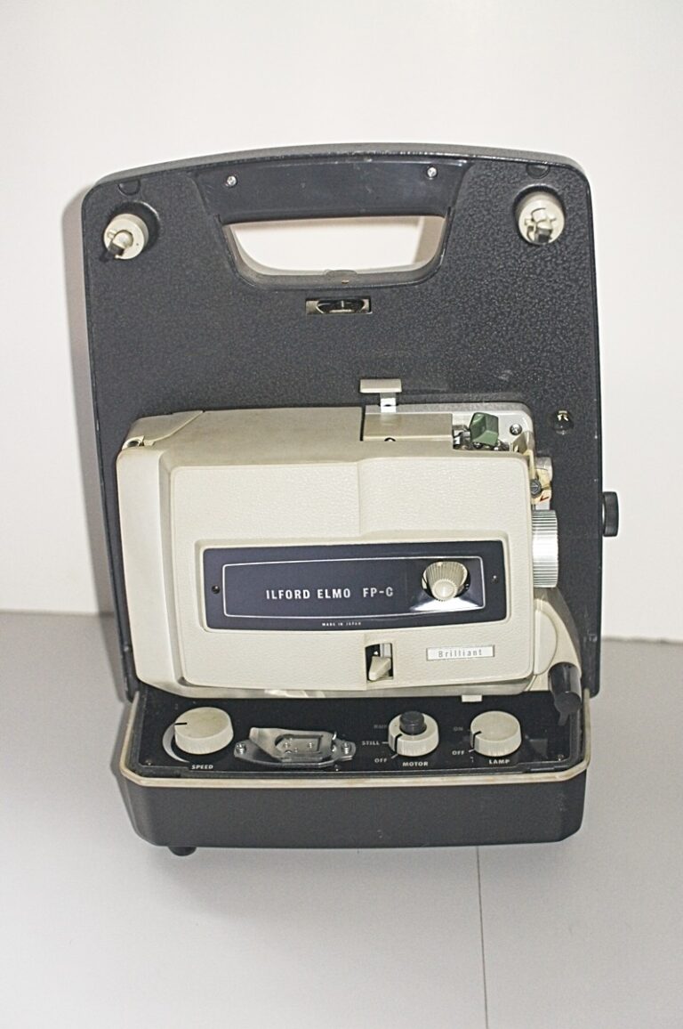 An image of the Elmo FP-C dual format projector