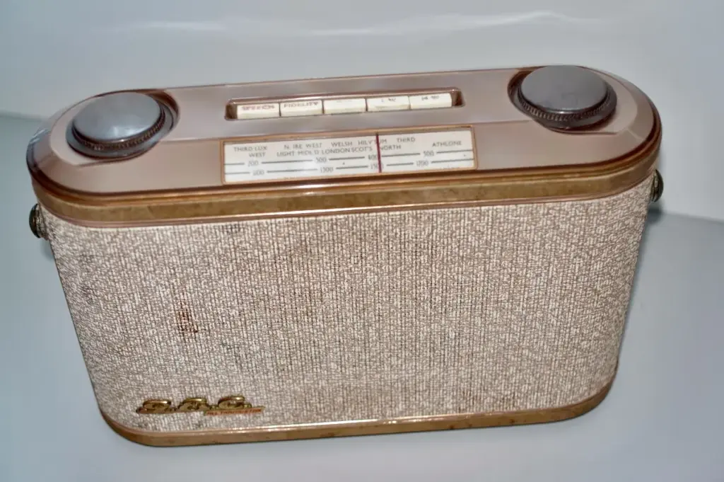 A picture of the GEC BC561 transistor radio from 1960